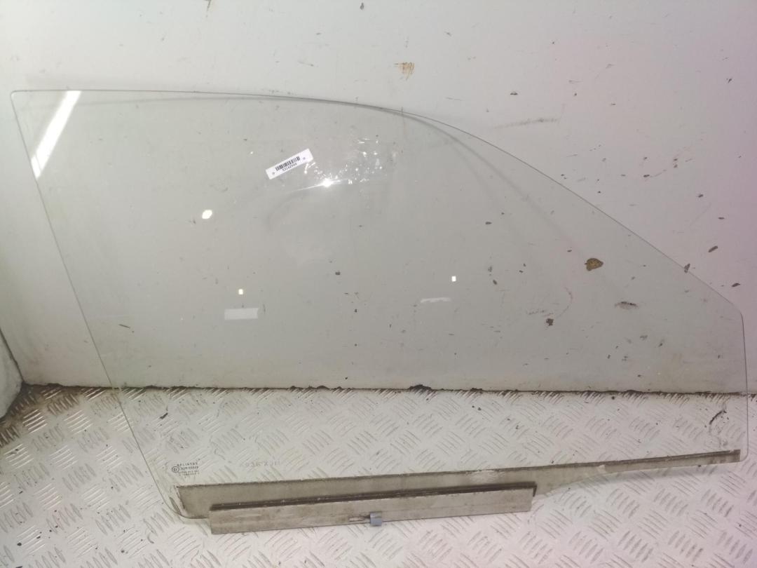 стекло двери передней правой Opel Vectra A 1993, 1.8 л., бензин, МКПП, красный, хетчбэк 5 дв.