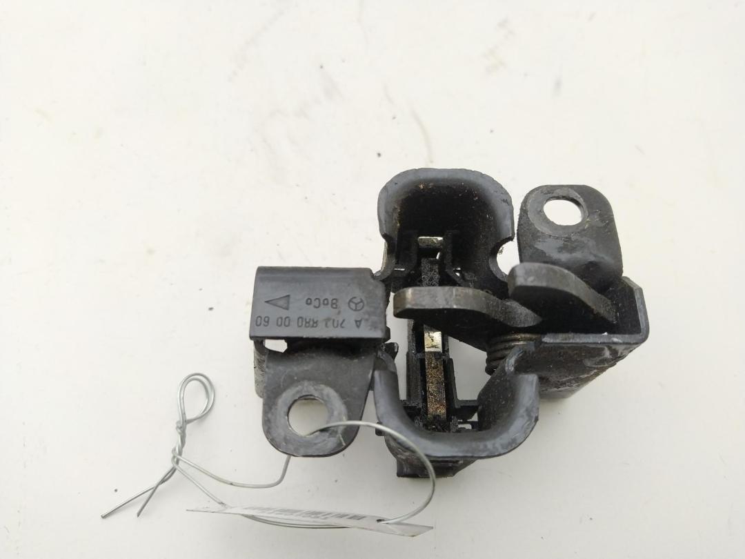замок капота Mercedes-Benz C W203 2001, 2.0 л., бензин, МКПП, чёрный, универсал, 2038800060