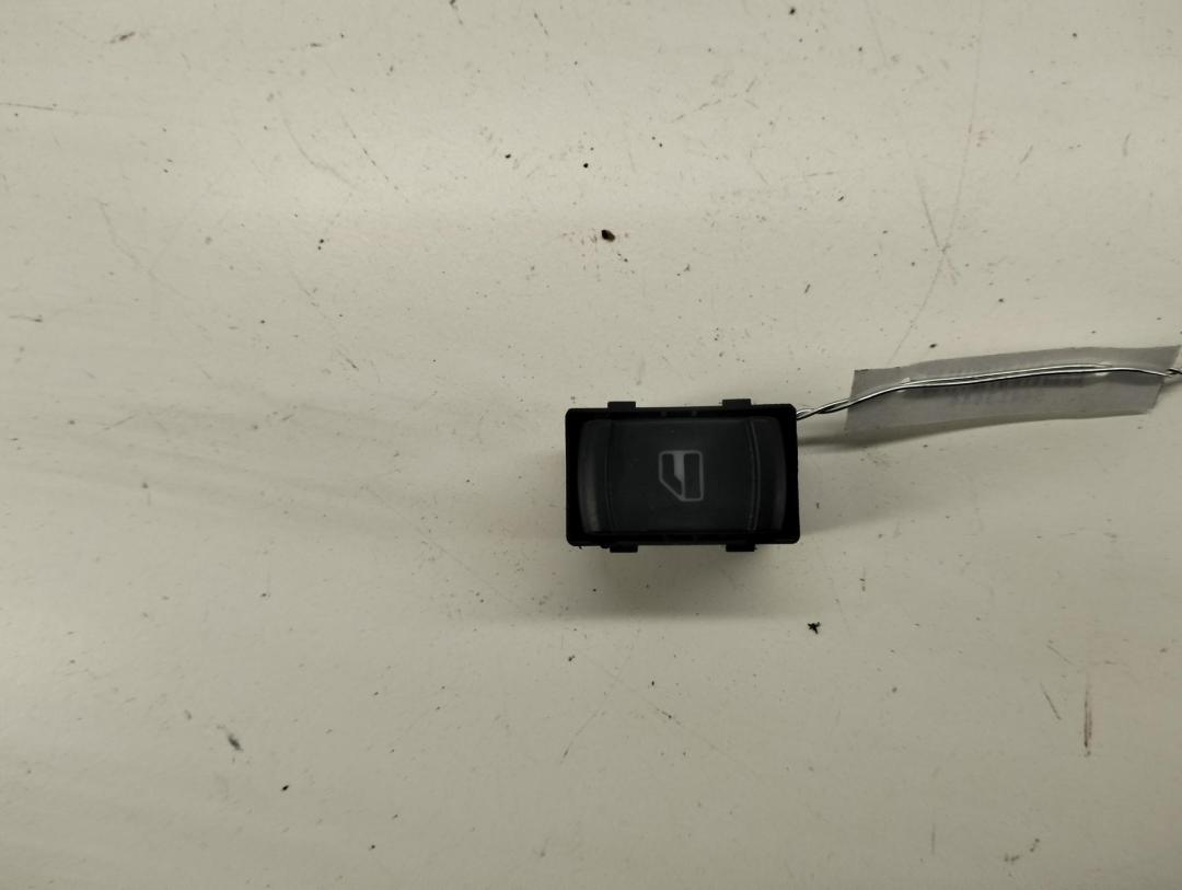 кнопка стеклоподъемника переднего правого Volkswagen Passat B5 1999, 1.8 л., бензин, МКПП, чёрный, седан, 1J0959855