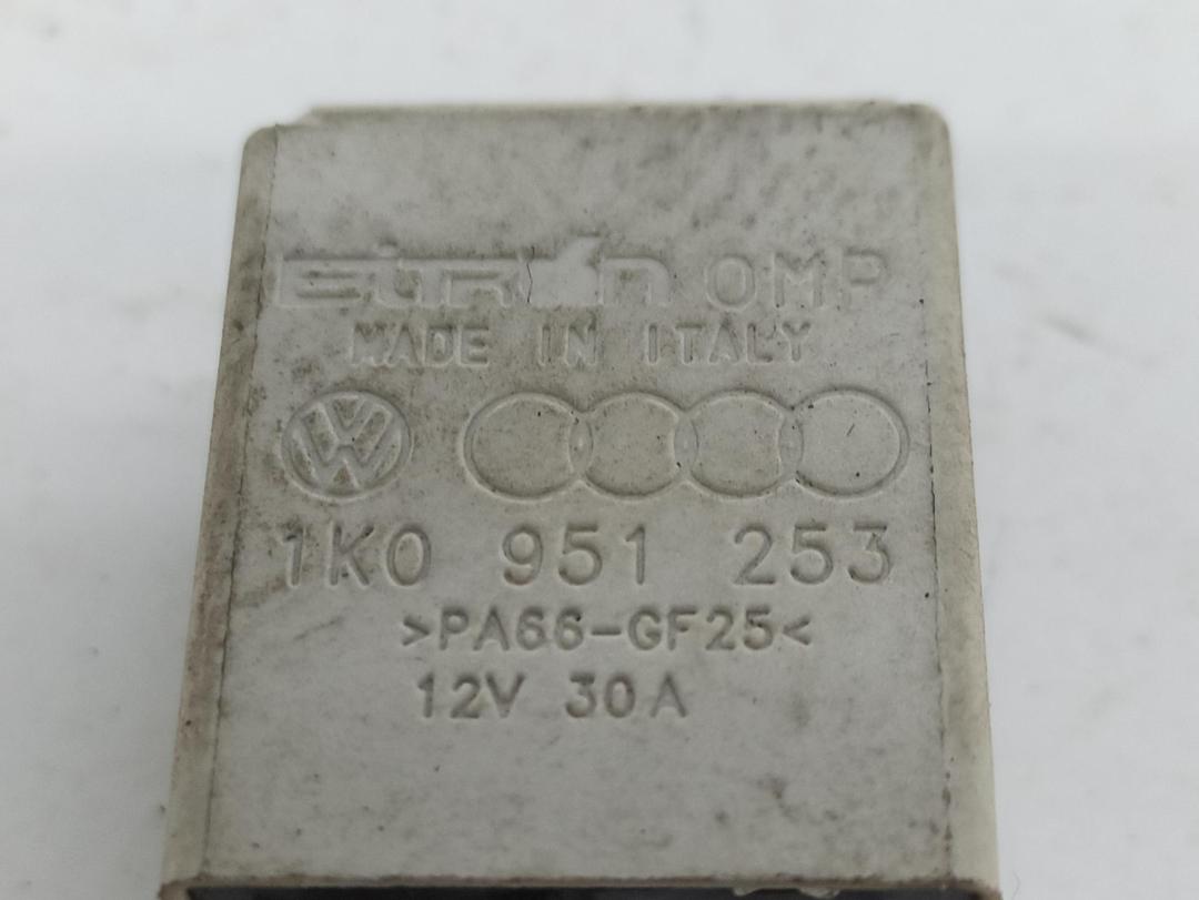 реле (прочие) Audi A3 8P 2007, 1.6 л., бензин, МКПП, чёрный, хетчбэк 3 дв., 1K0951253