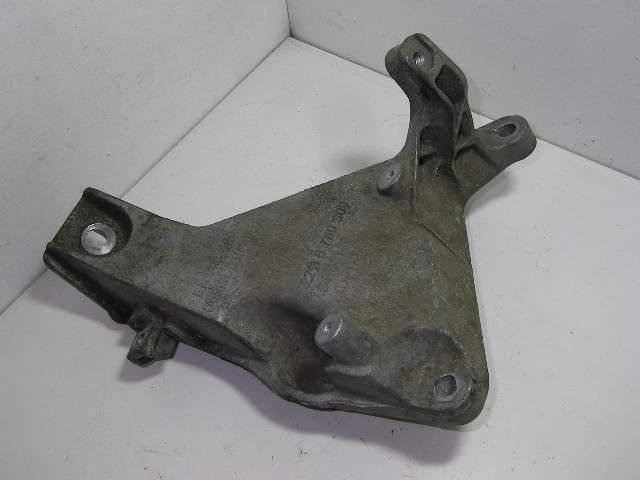 кронштейн двигателя BMW 1 серия E81/E82/E87/E88 2005, 2.0 л., дизель, МКПП, серый, хетчбэк 5 дв., 6760309 - фото №1