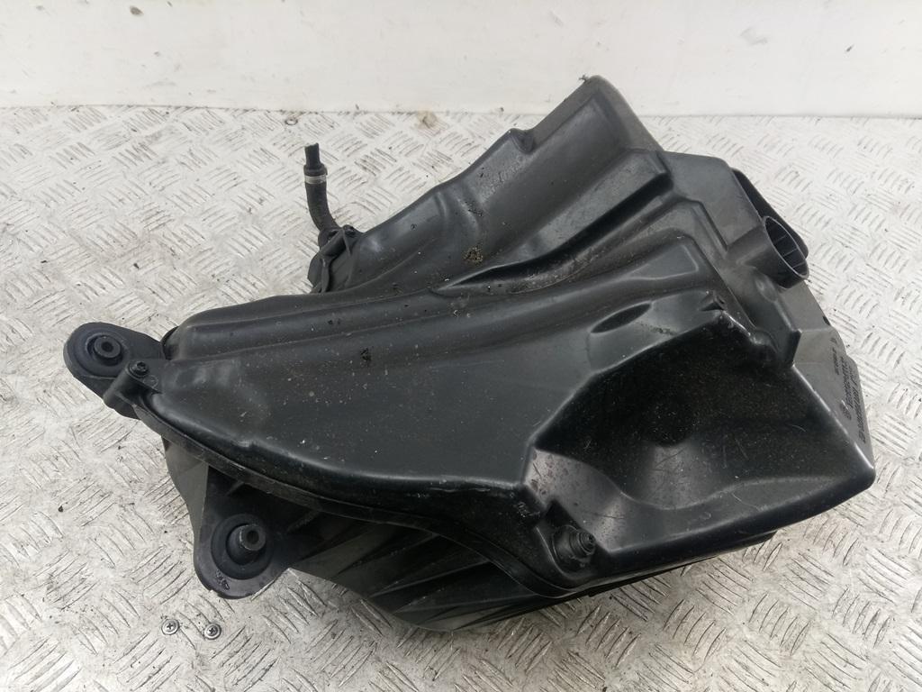 корпус воздушного фильтра BMW 1 E81/E87 2006, 1.6 л., бензин, МКПП, чёрный, хетчбэк 5 дв., 13717567174, 13717524412