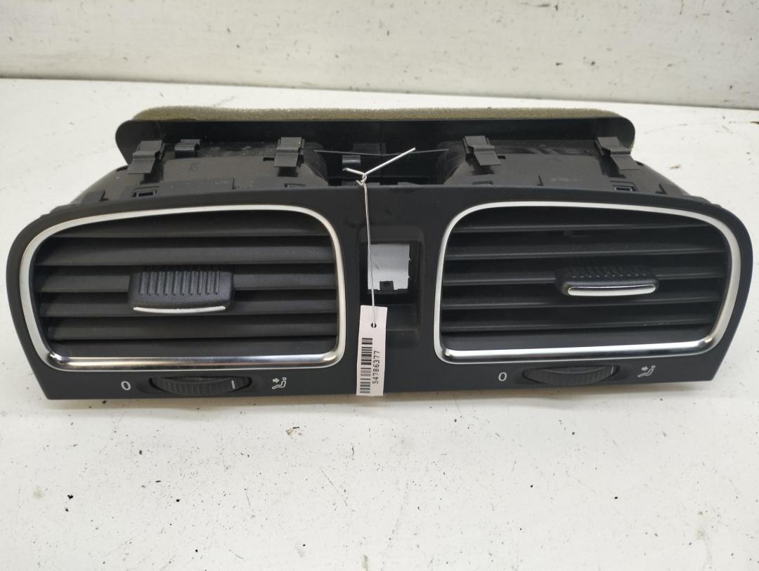 дефлектор обдува салона Volkswagen Golf-6 2010, 1.4 л., бензин, МКПП, чёрный, универсал, 5K0819743D