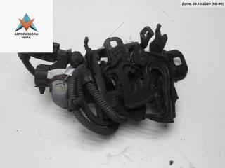 замок капота Volkswagen Golf 4 поколение 1999, 1.4 л., бензин, МКПП, красный, хетчбэк 5 дв.