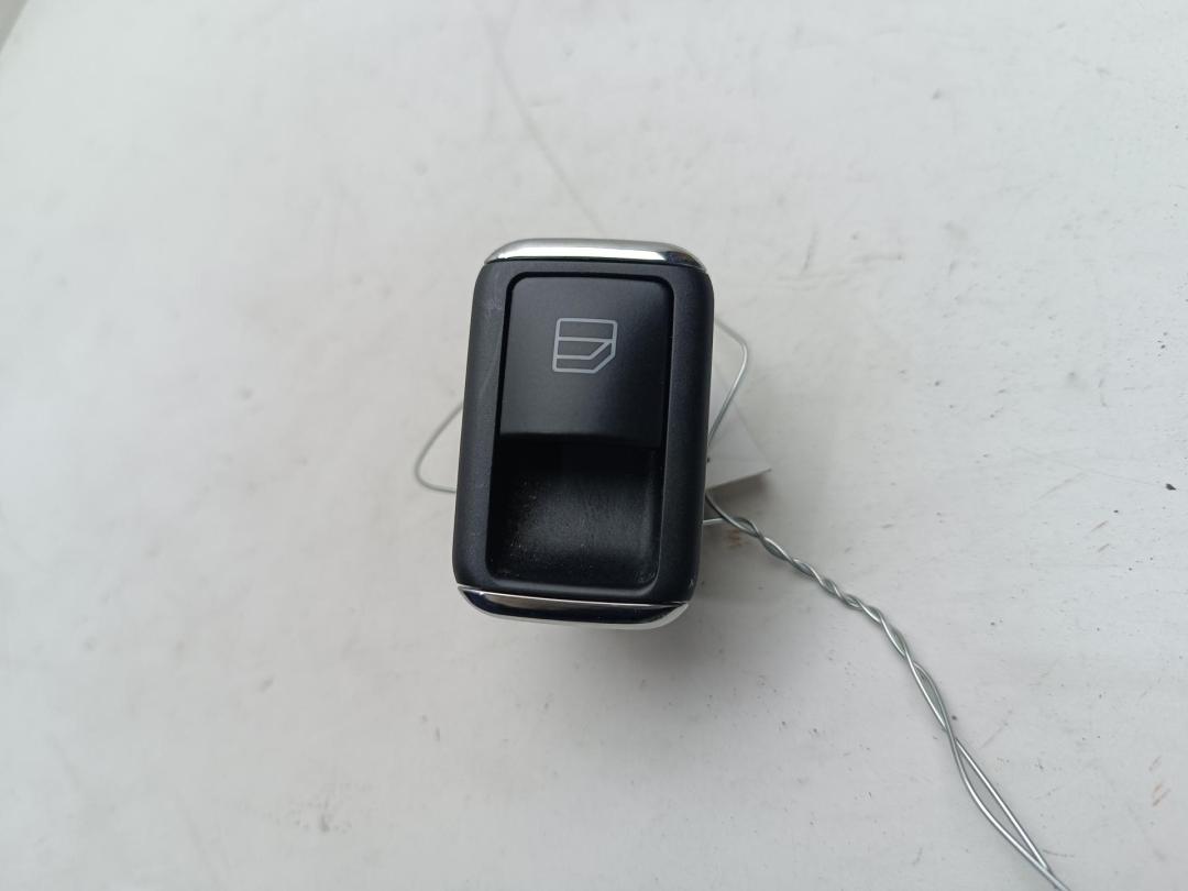 кнопка стеклоподъемника заднего левого Mercedes-Benz C W204 2007, 1.8 л., бензин, МКПП, чёрный, седан, 2048700451