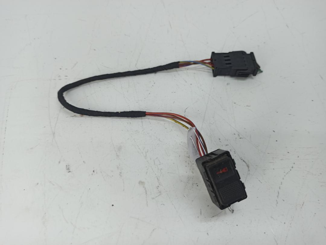 кнопка центрального замка Audi A3 8L 2002, 1.8 л., бензин, МКПП, чёрный, хетчбэк 3 дв., 8L0962107A