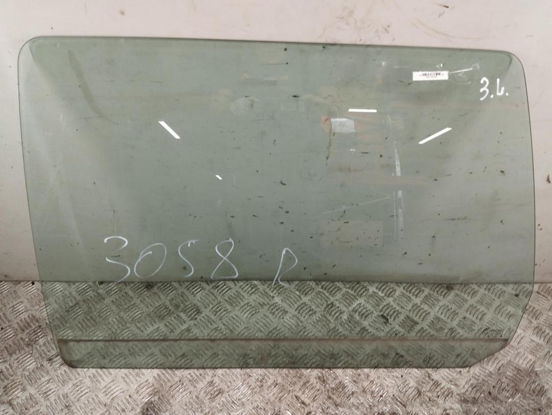 стекло двери задней левой Volkswagen Sharan 1 поколение 1995, 2.8 л., бензин, АКПП, зелёный, минивэн - фото №1
