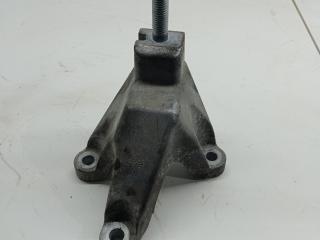 кронштейн КПП Ford Focus 1 поколение [рестайлинг] 2003, 1.8 л., бензин, МКПП, серый, универсал, 98AB7M125CG