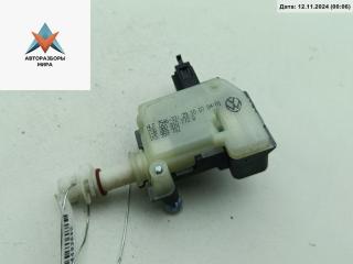 замок лючка топливного бака Skoda Superb 1 поколение [рестайлинг] 2007, 1.8 л., бензин, МКПП, синий, седан, 3B081077D