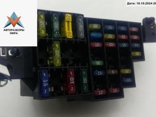 блок предохранителей Renault Clio 2 поколение [2-й рестайлинг] 2003, 1.2 л., бензин, МКПП, чёрный, хетчбэк 3 дв.