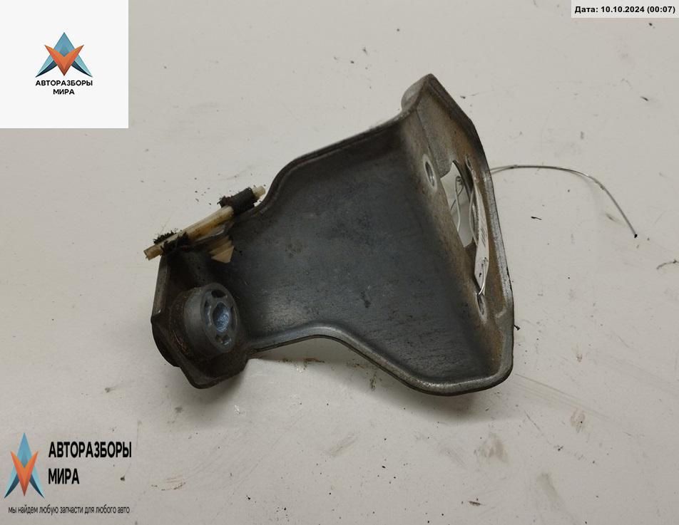 кронштейн (крепление) Audi A4 B6 2004, 2.0 л., бензин, МКПП, серый, универсал - фото №1