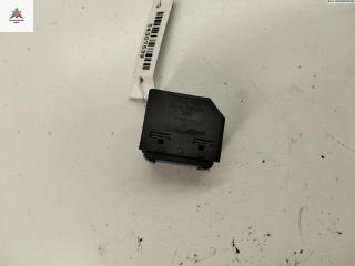 кнопка стеклоподъемника переднего правого Volkswagen Golf 4 поколение 1998, 1.6 л., бензин, МКПП, синий, хетчбэк 5 дв., 3B0959855B