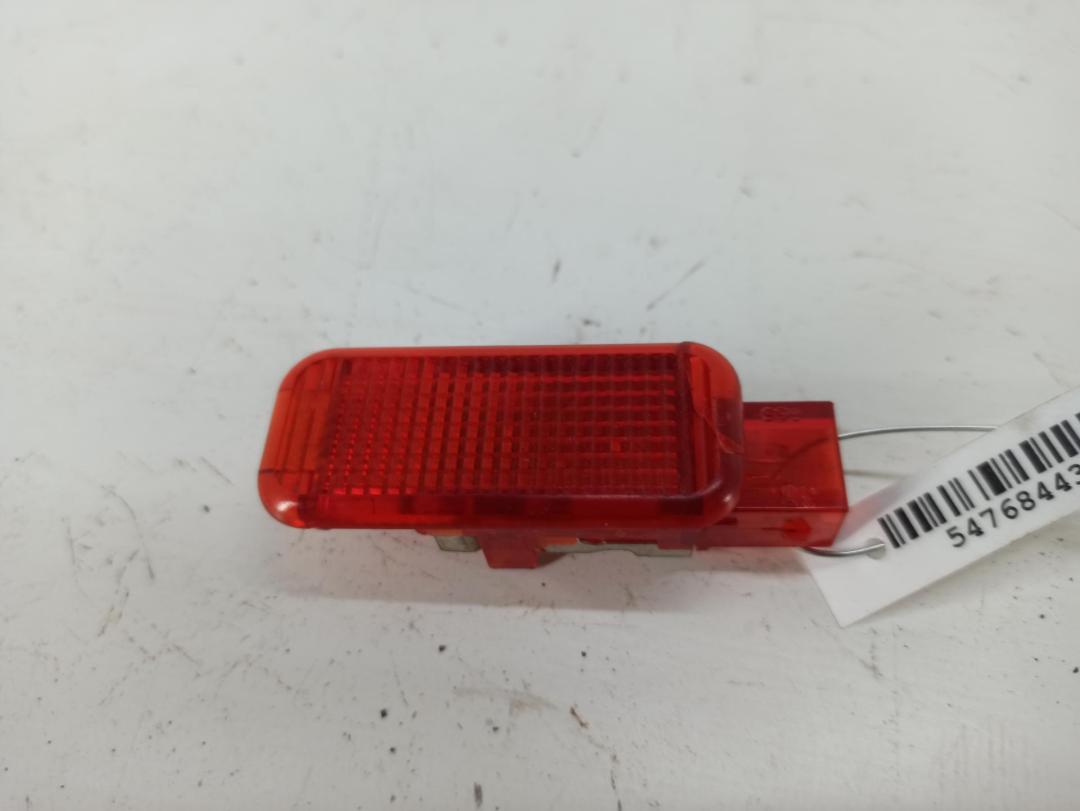 фонарь салона (плафон) Audi A4 B6 2003, 2.5 л., дизель, АКПП, чёрный, универсал, 8D0947411 - фото №1