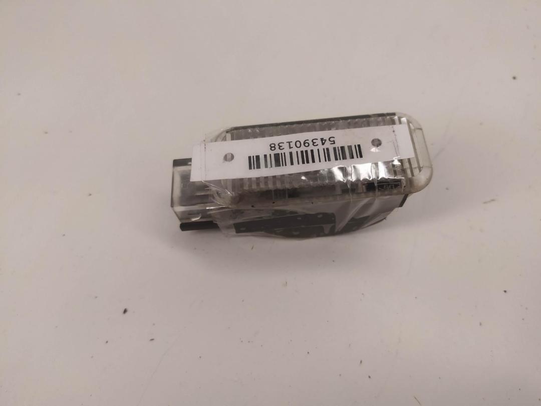 фонарь салона (плафон) Volkswagen Passat B5+ (GP) 2003, 1.9 л., дизель, МКПП, серый, универсал, 3B0947415B