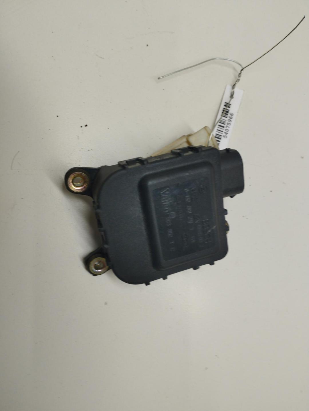 моторчик заслонки печки Citroen C5 1 поколение 2003, 2.0 л., дизель, АКПП, серый, универсал, 663852 - фото №1