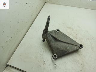 кронштейн КПП Renault Megane 1 поколение [рестайлинг] 2001, 1.4 л., бензин, МКПП, красный, хетчбэк 5 дв., 7700832251