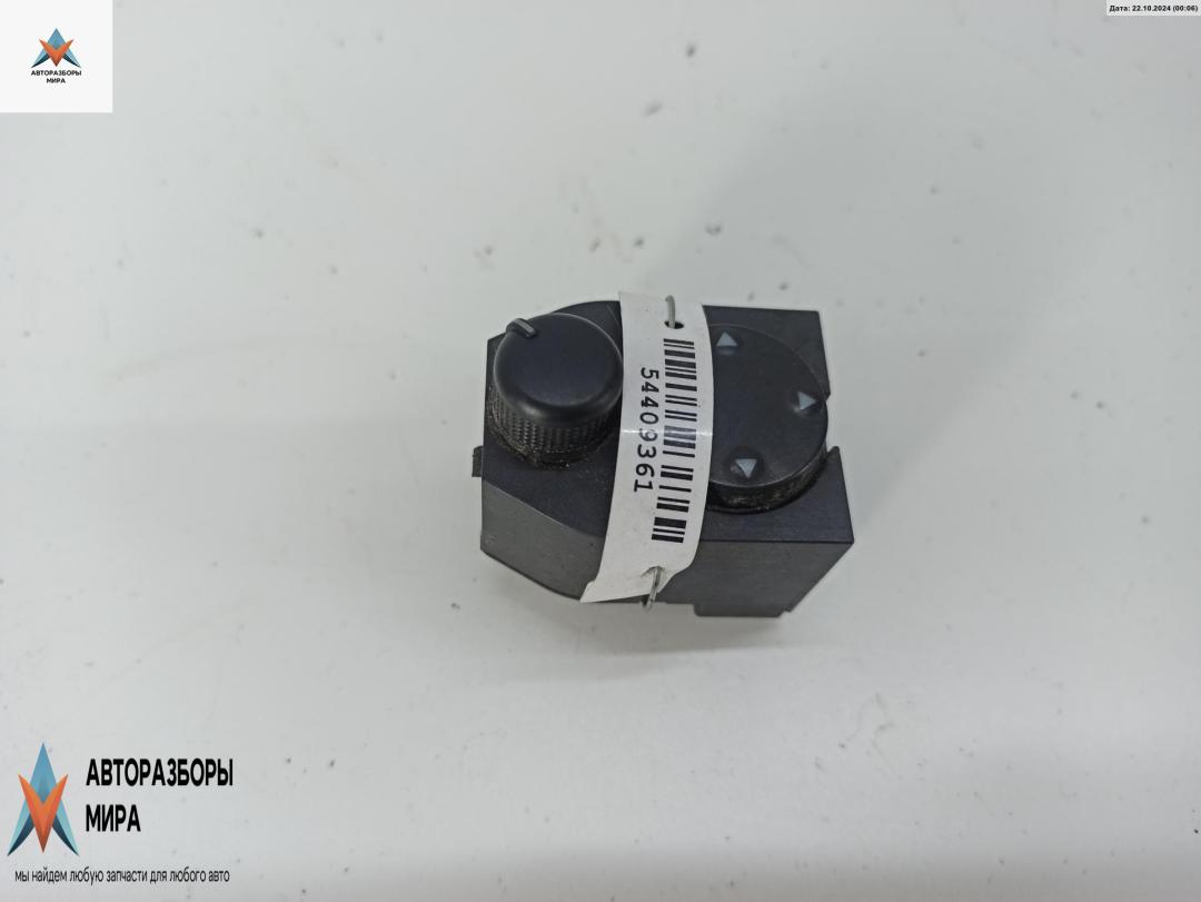 джойстик регулировки зеркал Audi A4 B5 1996, 2.6 л., бензин, АКПП, зелёный, универсал, 8D0959565 - фото №1