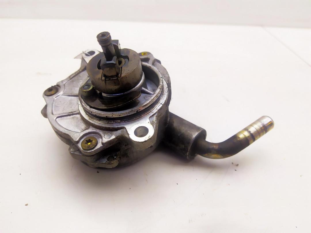 насос вакуумный Mercedes-Benz C W203 2001, 2.2 л., дизель, АКПП, серый, седан, 6112300065