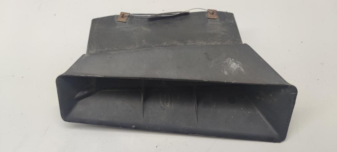 воздуховод Audi A6 C5 1998, 2.4 л., бензин, МКПП, синий, универсал, 4B0129617C