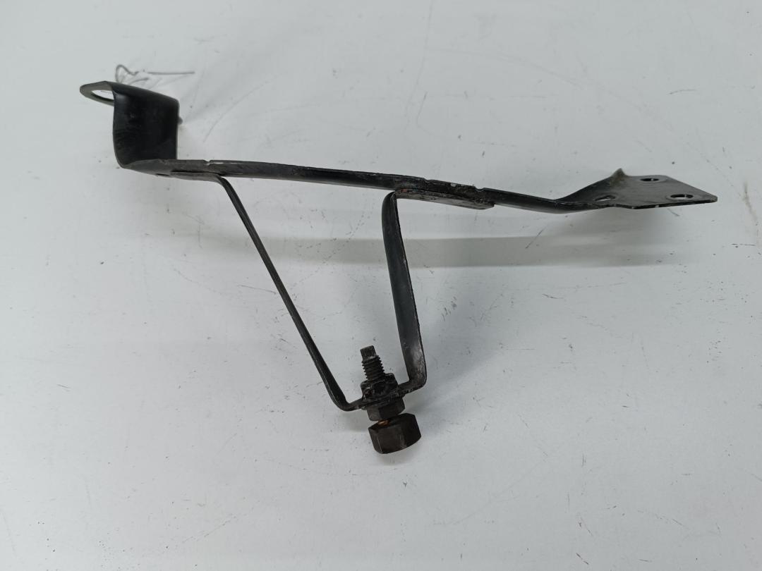 крепление фары левой Audi A4 B6 2001, 2.0 л., бензин, МКПП, серый, седан, 8E0805537