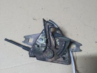 замок капота Volkswagen Passat B4 1995, 2.0 л., бензин, МКПП, красный, универсал, 3A0805591