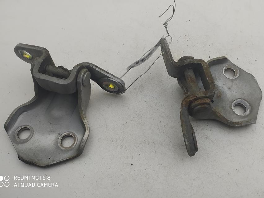 петля двери Mazda Demio 2000, серый, хетчбэк 5 дв., DX50-58-240A, DX50-59-240A