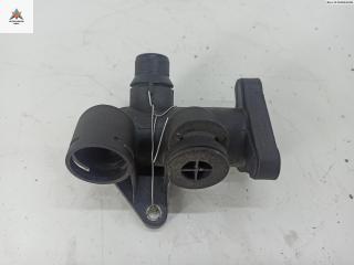 фланец (тройник) системы охлаждения Audi A4 B5 [рестайлинг] 1998, 1.8 л., бензин, МКПП, серый, универсал, 271538624