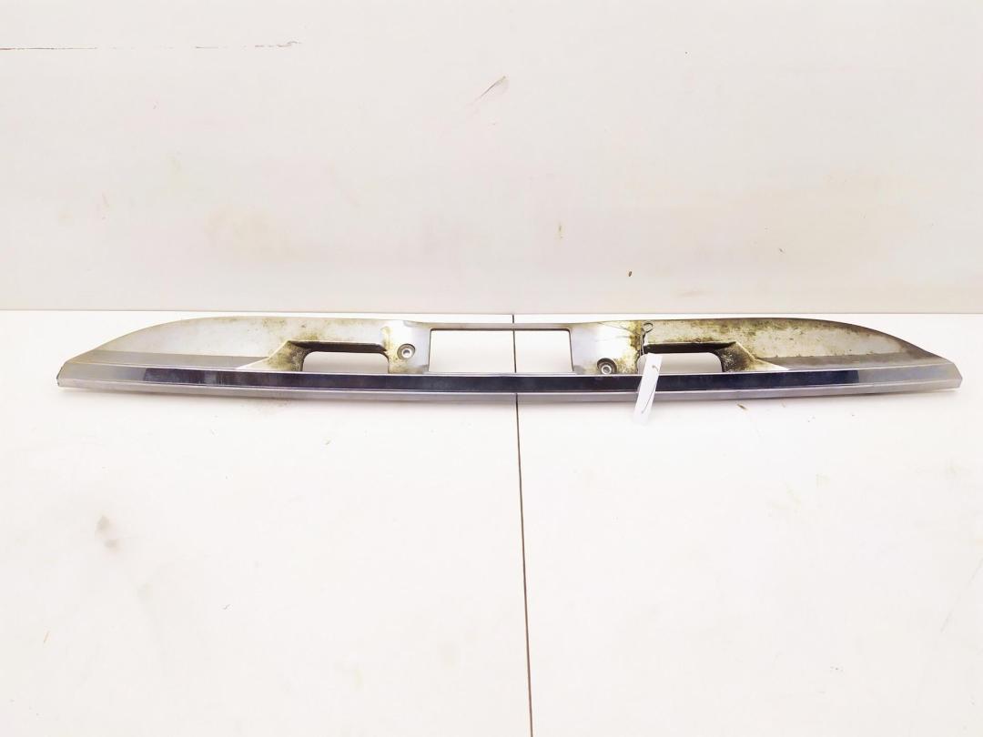 накладка подсветки номера Mercedes-Benz E-Класс W211/S211 2003, 2.2 л., дизель, МКПП, чёрный, универсал, A2117400493 - фото №1