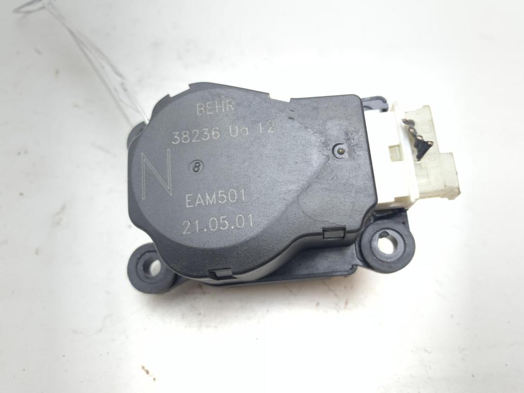 моторчик заслонки печки Mercedes-Benz S-Класс W220 2001, 3.2 л., дизель, АКПП, серый, седан, 38236 - фото №1