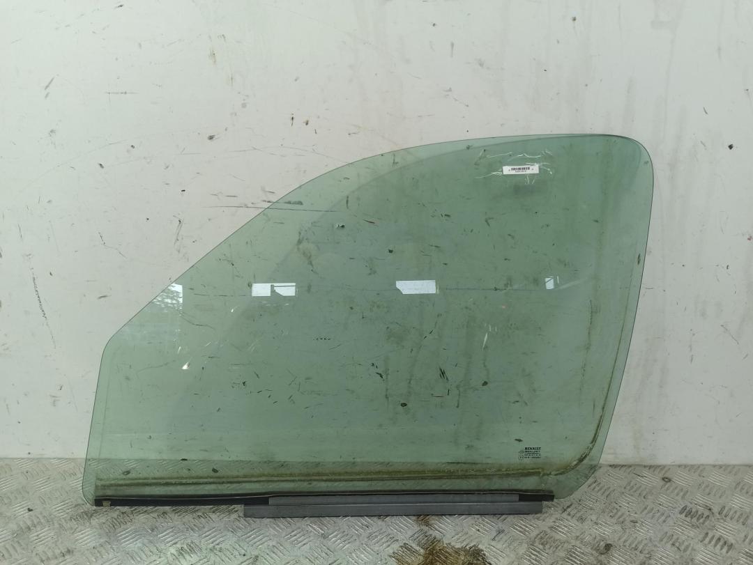 стекло двери передней левой Renault Kangoo 1 поколение 2002, 1.2 л., бензин, МКПП, белый, фургон, 43R-000464 - фото №1