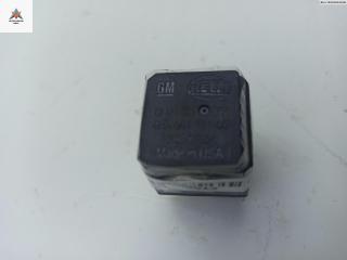 реле (прочие) Opel Zafira 2 поколение (B) 2006, 1.8 л., бензин, МКПП, серый, минивэн, 13171831