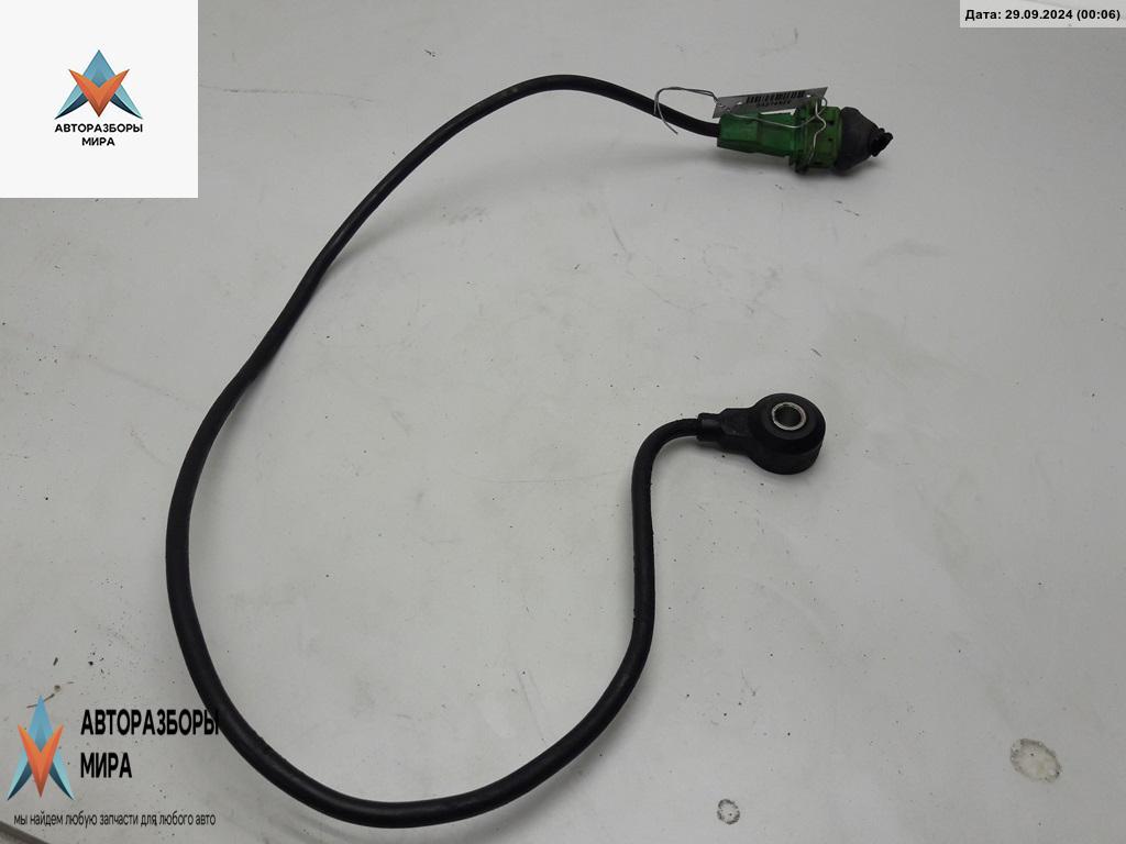 датчик детонации Volkswagen Passat B5 1998, 1.8 л., бензин, МКПП, серый, универсал - фото №1