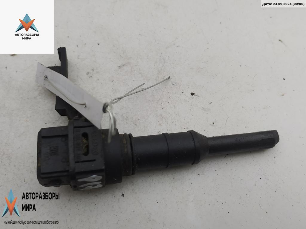 датчик скорости Volkswagen Passat B5 1999, 1.6 л., бензин, МКПП, синий, универсал - фото №1