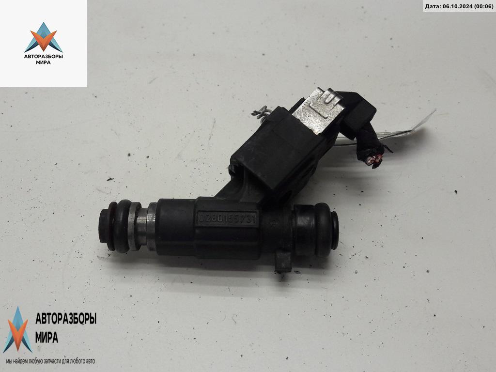 форсунка Volkswagen Golf 3 поколение 1995, 1.4 л., бензин, МКПП, синий, хетчбэк 5 дв., 030906031E - фото №1