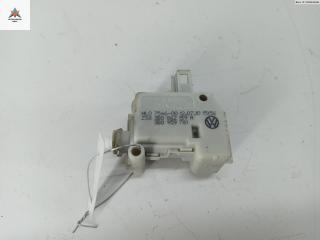 активатор замка багажника Audi A6 4B/C5 [рестайлинг] 2004, 2.4 л., бензин, МКПП, серый, универсал, 3B0862359A