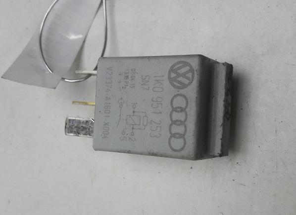 реле (прочие) Volkswagen Passat B6 2007, 2.0 л., дизель, робот, серый, универсал, 449 - фото №1