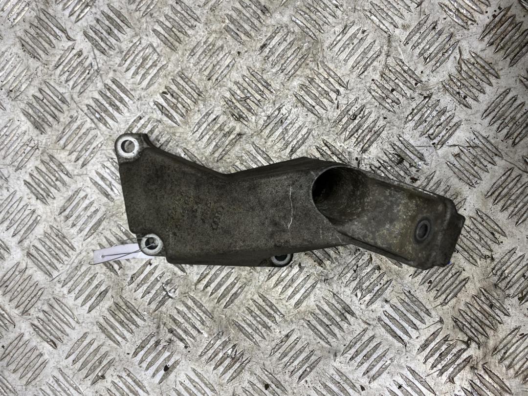 кронштейн двигателя Audi A4 B6 2001, 2.0 л., бензин, АКПП, серый, универсал, 8E0199307A - фото №1
