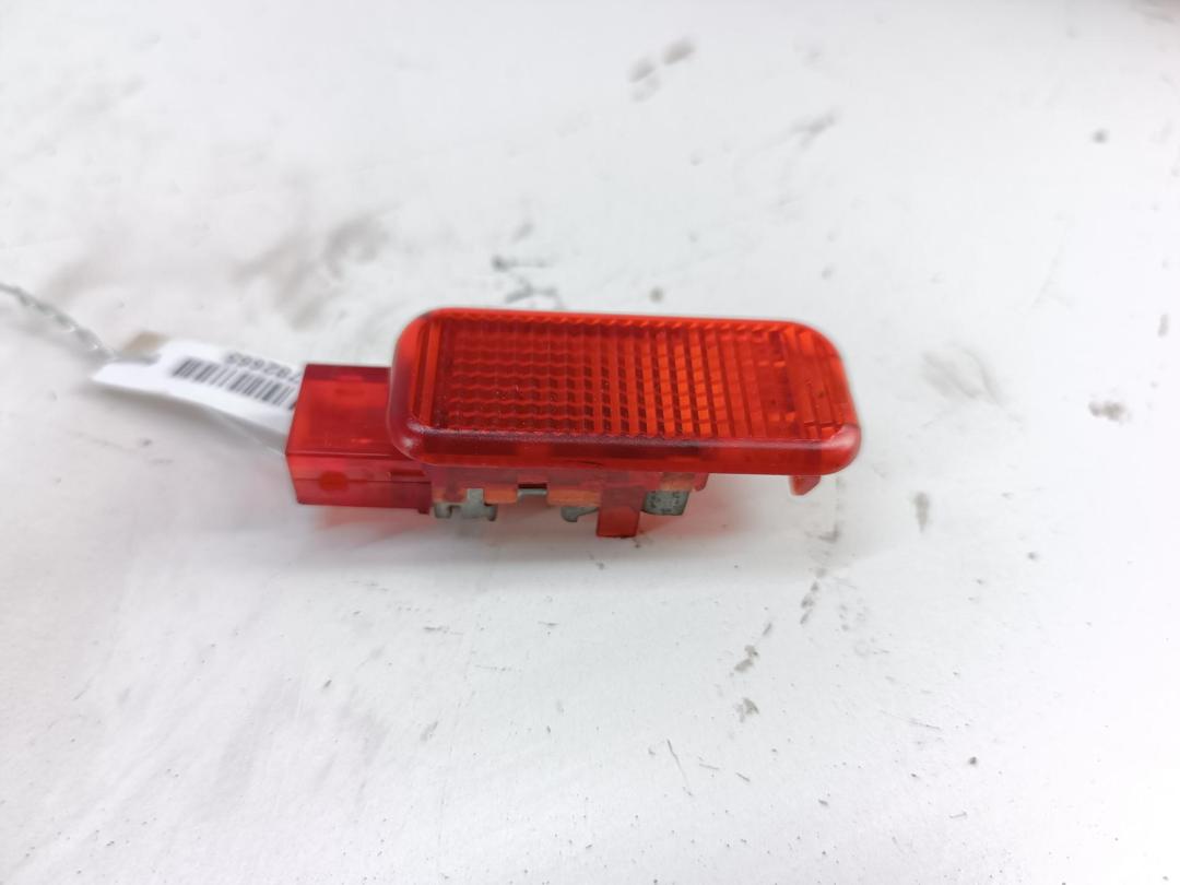 фонарь салона (плафон) Audi A6 C5 1998, 2.4 л., бензин, МКПП, зелёный, универсал, 4B0947411