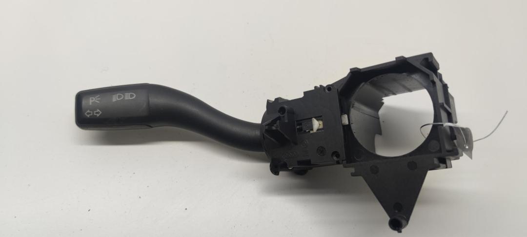 переключатель поворотов Audi A6 4F/C6 2004, 2.0 л., дизель, МКПП, серый, седан, 4E0953513A - фото №1