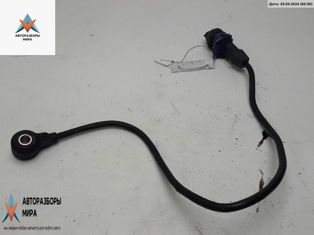 датчик детонации Volkswagen Passat B5 1998, 1.8 л., бензин, МКПП, серый, универсал, 054905377 - фото №1