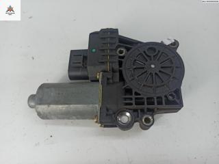 моторчик стеклоподъемника передний правый Audi A6 4B/C5 1999, 2.4 л., бензин, МКПП, серый, универсал, 4B0959802