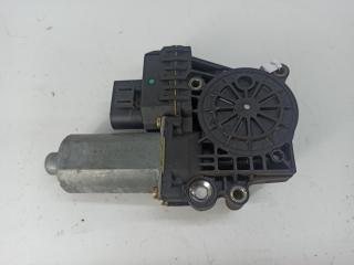 моторчик стеклоподъемника передний правый Audi A6 4B/C5 1999, 2.4 л., бензин, МКПП, серый, универсал, 4B0959802