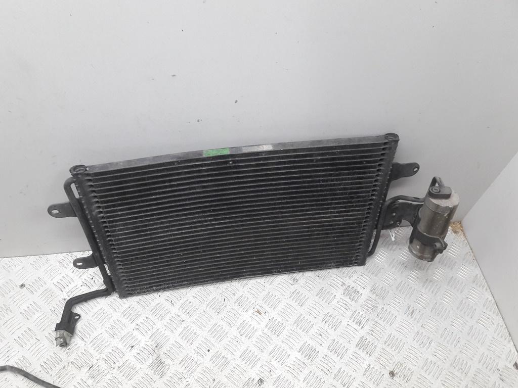 радиатор кондиционера Volkswagen Golf-4 2000, 1.4 л., бензин, МКПП, серый, универсал, 1J0820411A