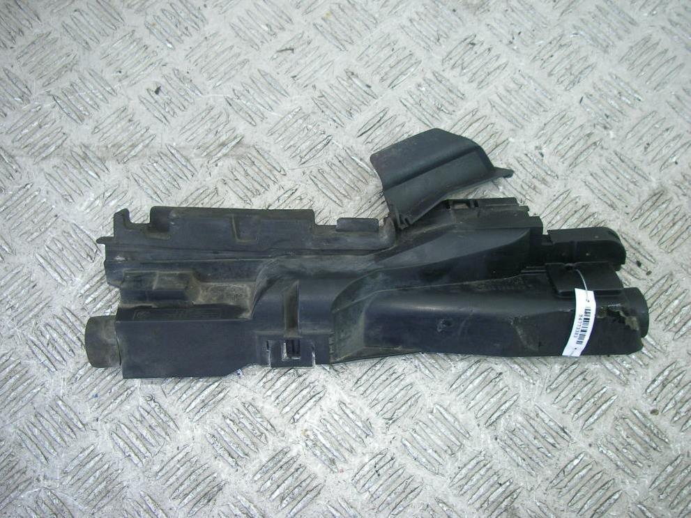 кронштейн радиатора BMW 3 E46 2001, 2.2 л., бензин, МКПП, чёрный, седан, 8201161