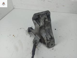 кронштейн двигателя Audi A4 B6 2001, 2.5 л., дизель, МКПП, синий, универсал, 8E0199306J