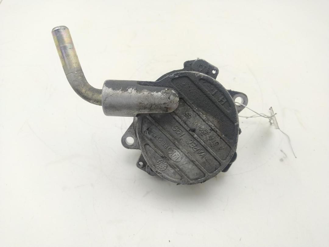 насос вакуумный Mercedes-Benz C W203 2001, 2.2 л., дизель, АКПП, серый, универсал, 6112300065