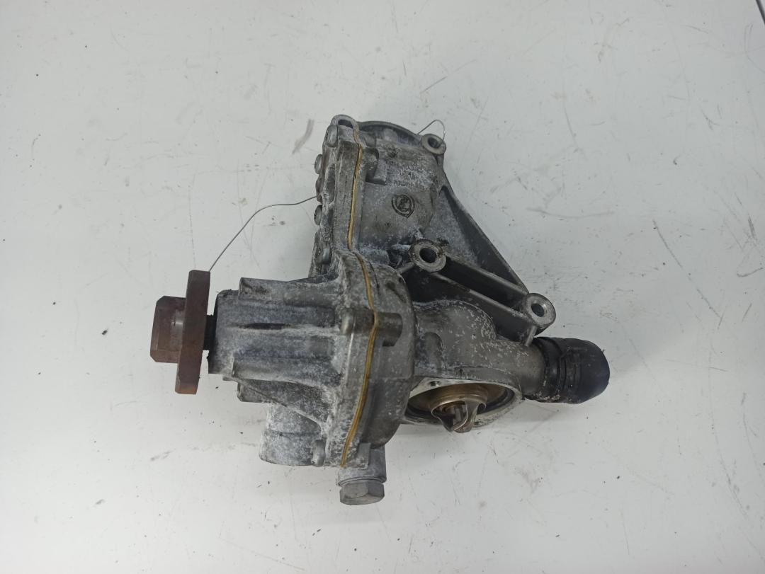 насос антифриза дополнительный Audi A4 B5 1998, 1.8 л., бензин, МКПП, красный, универсал, 050121013