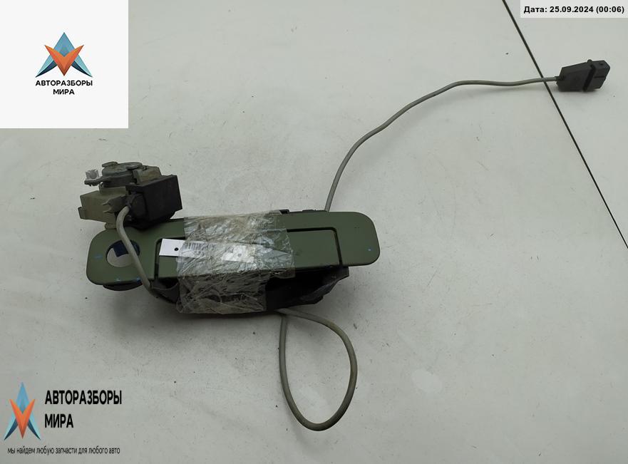 ручка наружная передняя правая Audi A4 B5 1997, 1.9 л., дизель, МКПП, зелёный, универсал - фото №1