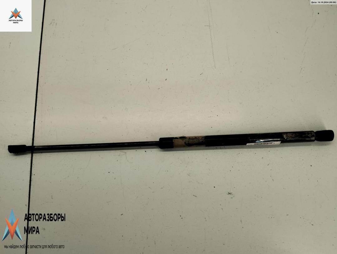 амортизатор крышки багажника (3-5 двери) Volkswagen Passat B5 1999, 1.8 л., бензин, МКПП, красный, универсал, 1J6827550 - фото №1