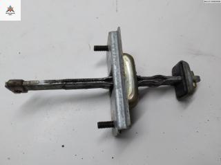 ограничитель открывания двери Mazda 626 GE [рестайлинг] 1995, хетчбэк 5 дв.